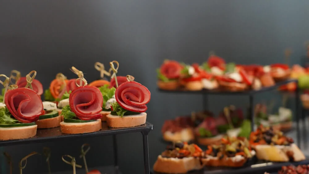 Catering premium para empresas en Madrid: experiencias gastronómicas que marcan la diferencia