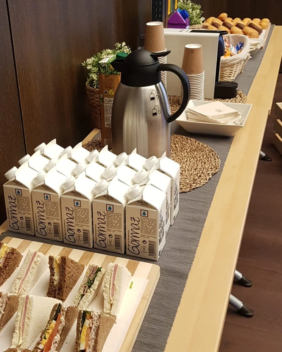 ¿Cómo organizar un desayuno para un evento empresarial?
