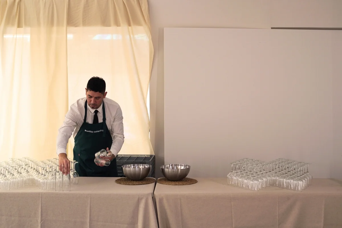 Cómo organizar un cóctel de empresa que fomente el networking y la motivación