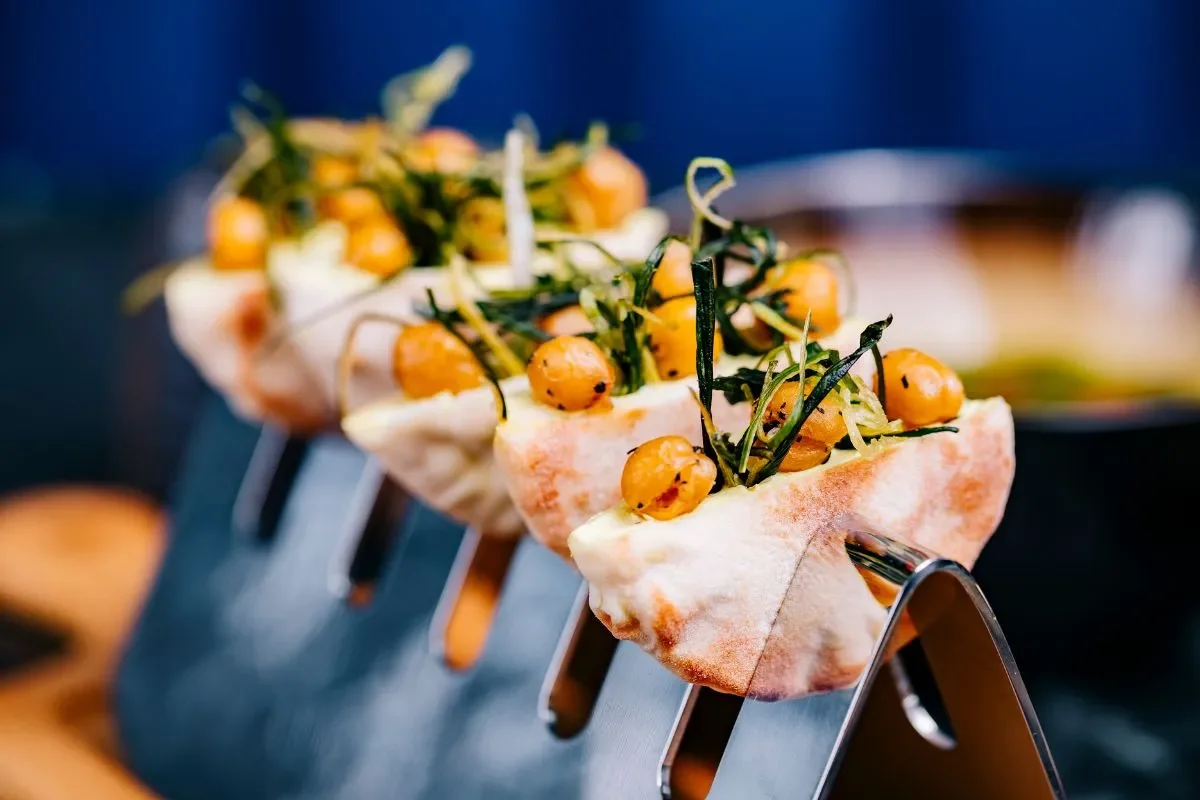 ¿Qué opciones de catering existen para intolerancias alimentarias (sin gluten, sin lactosa, vegano, vegetariano)?