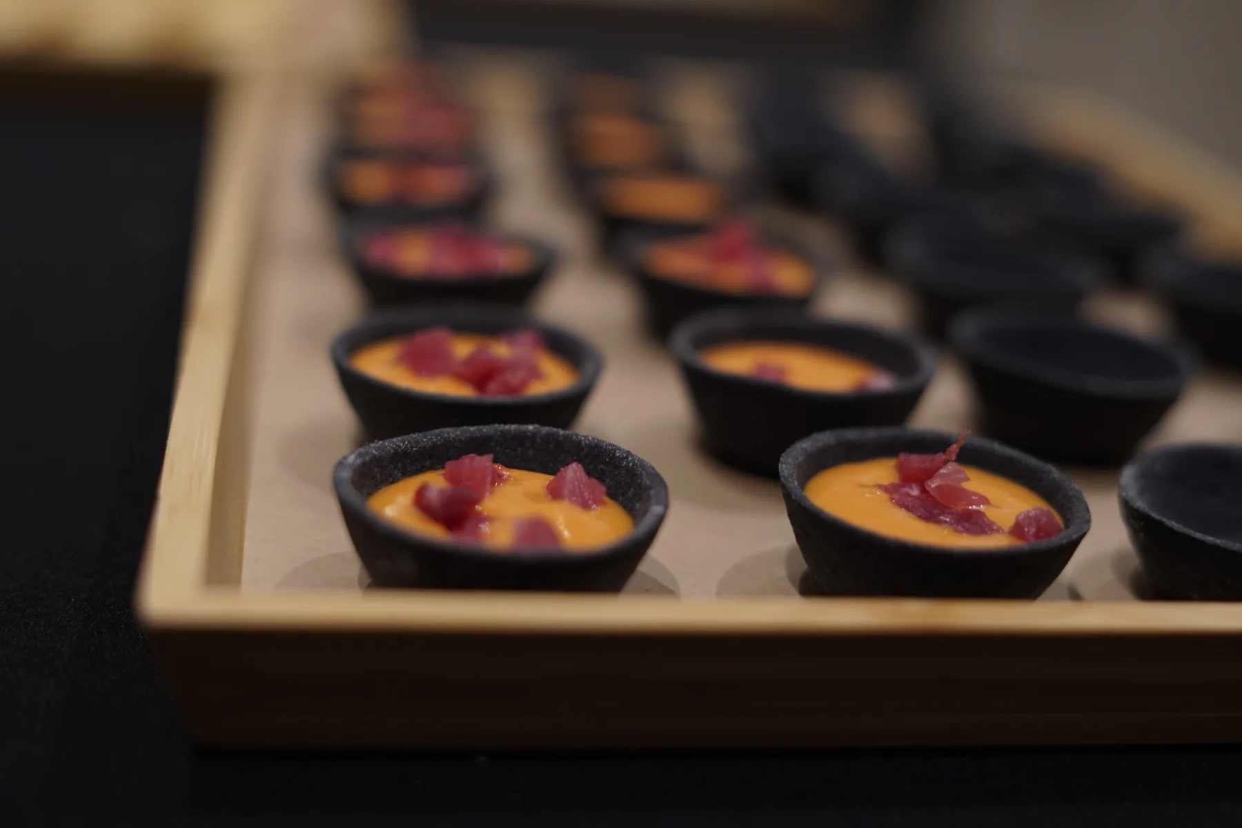 Tartaletas con paté y jamón para aperitivo de comunión