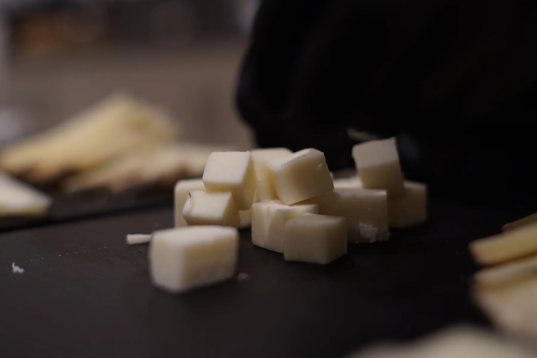 Cubos de queso preparados para comunión